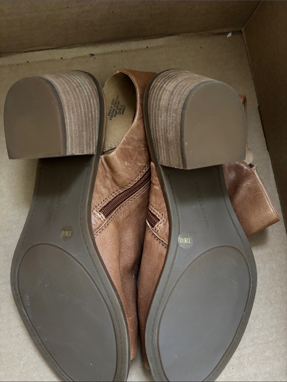 Four Pairs of Beautiful Sandals - Picture 16 of 16